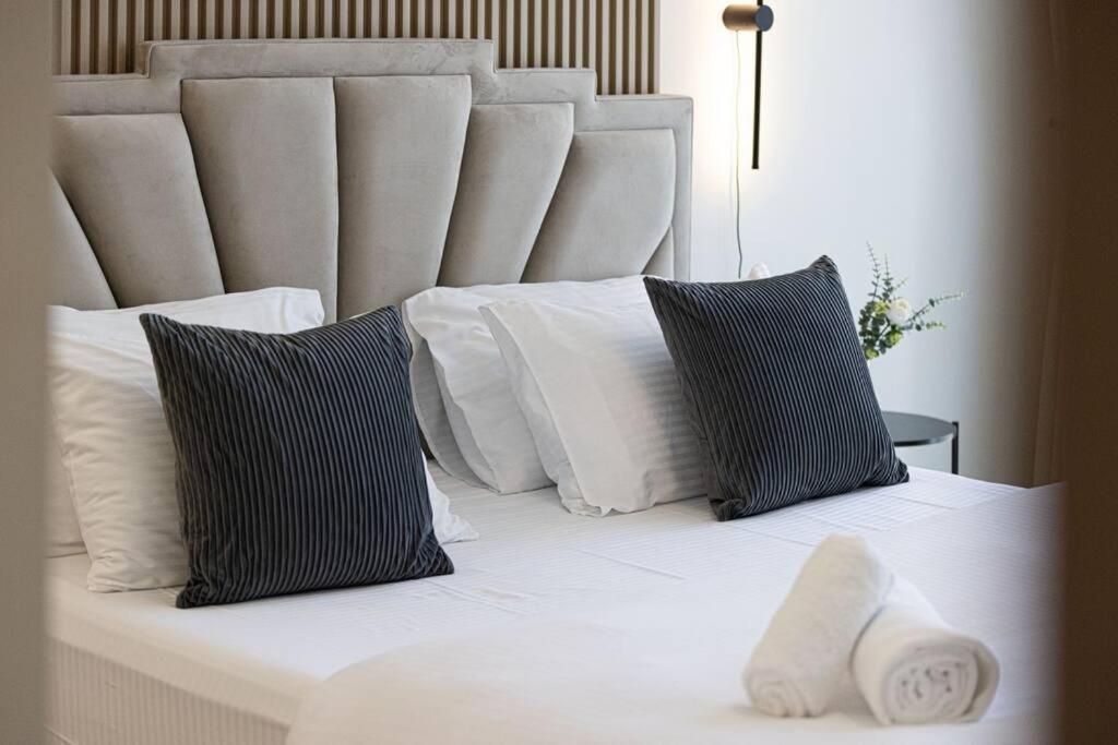 Chic 2 Bed Near Trade Centre With 5 Star Amenities Apartman Dubaj Kültér fotó